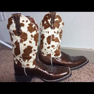 Women’s Size 9 Ariat Cow Hide Cowgirl Boots